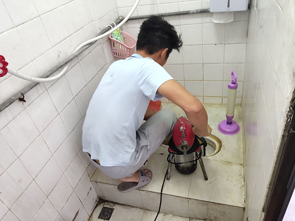 吴忠肥皂掉到马桶里把马桶堵住了怎么办？马桶堵住了怎么办